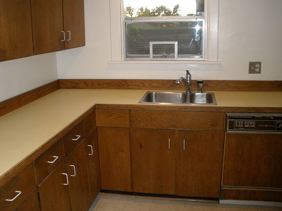 3rd image of 316 NE Longwood Pl