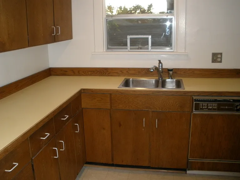 316 NE Longwood Pl — Photo 3