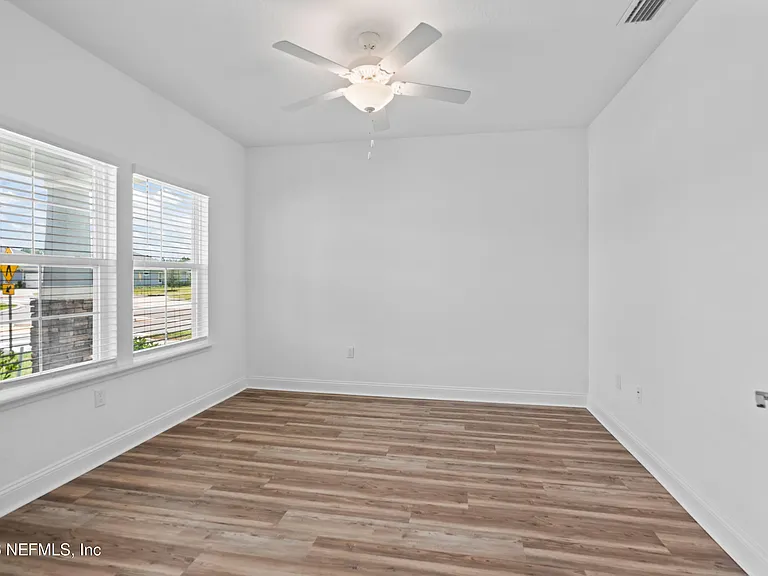 260 Oaklawn Ct — Photo 3