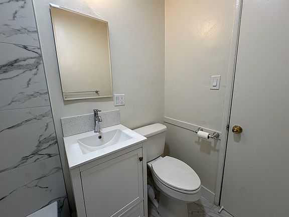 4th image of 2819 Dee Ave Unit 4