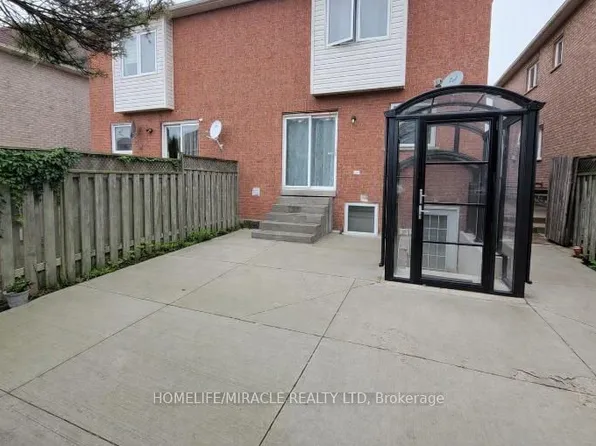 6959 Tassel Cres #Basement, Mississauga, ON L5W 1G9