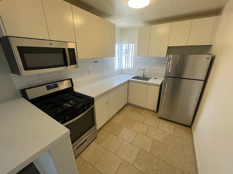 Mission Beach 1Bed 1 Bath steps from the water! — Photo 3