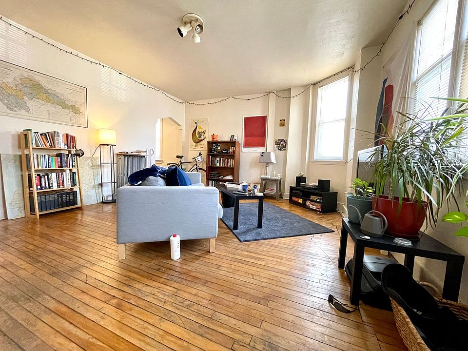 1st image of 1021 E Wright St #2