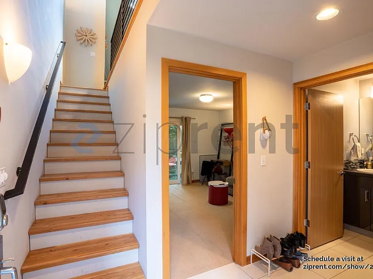 215 24th Ave E #D — Photo 9