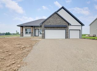 909 Acorn Ct, Hudson, WI 54016