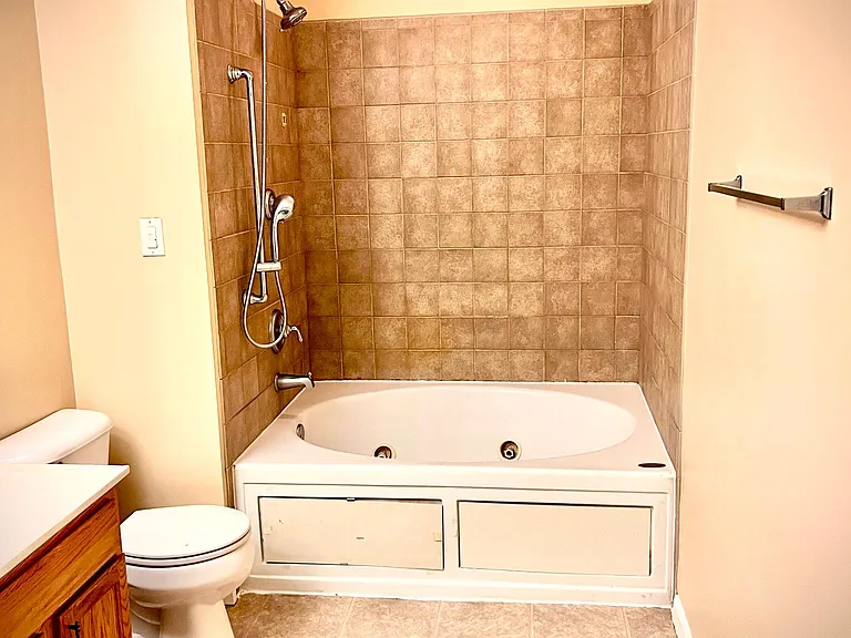 Nice full bath connected to the master bedroom.