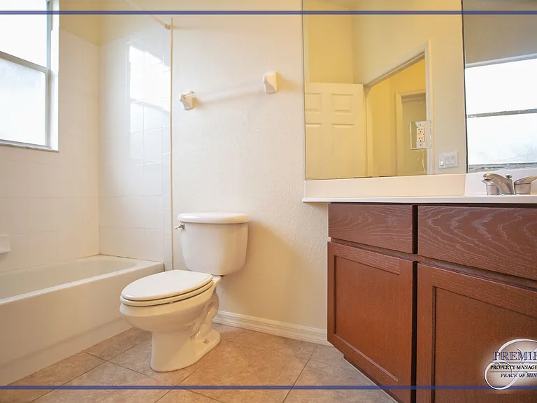 3555 Poinsettia Ave — Photo 28