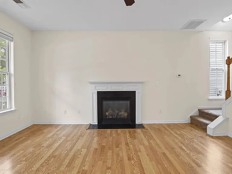 517 Logan Rd — Photo 3