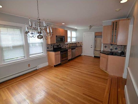 4th image of 761 Blackstone Blvd #1