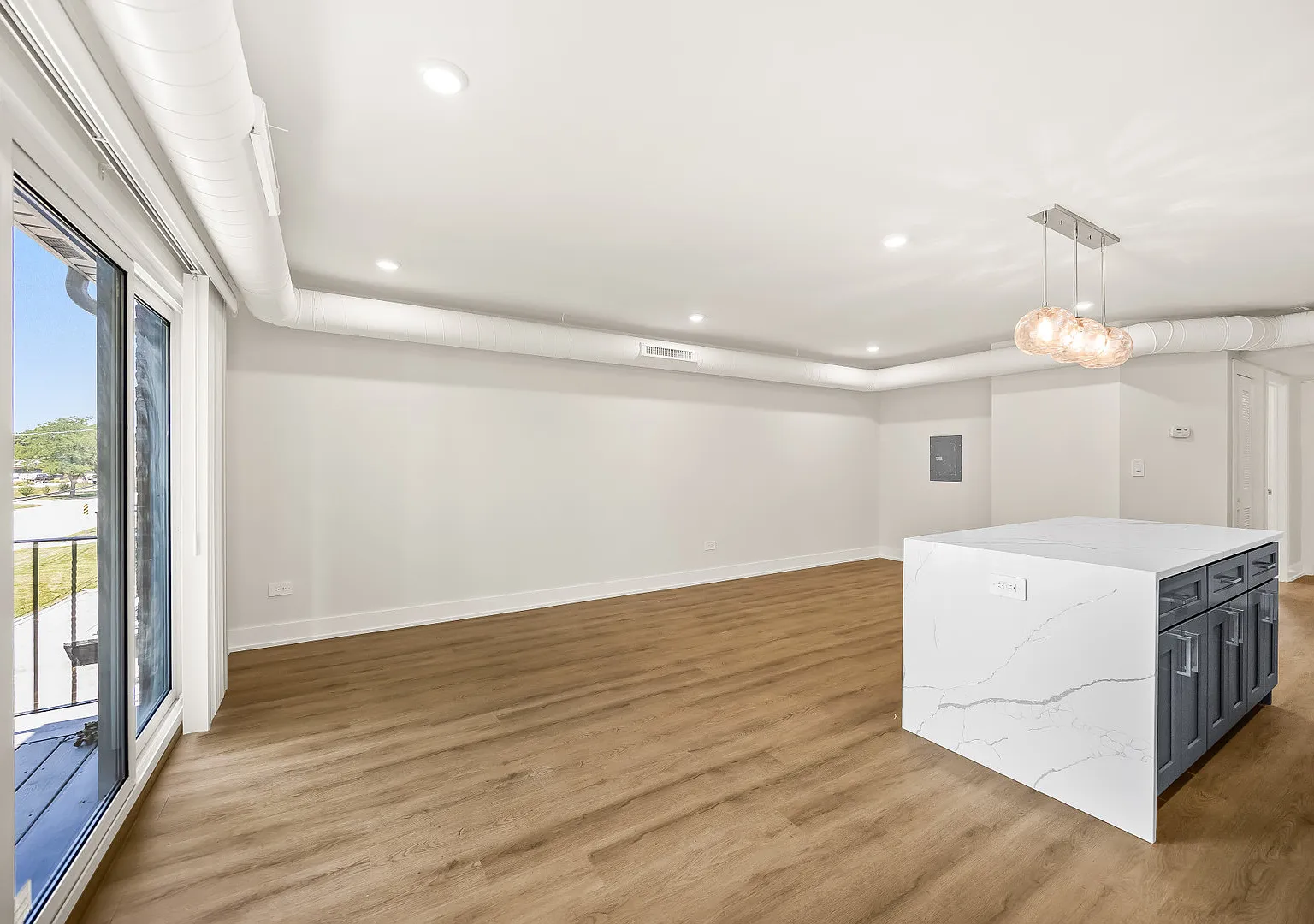 2 bed, 900 sqft, $2,395 — Photo 2