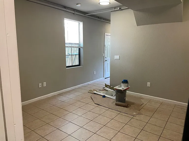 1010 W 25th St — Photo 5