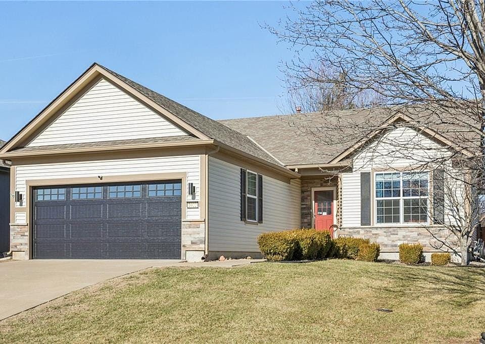 1st image of 1022 SW Cheshire Dr