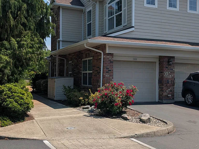 1160 NE Horizon Loop #1409 — Photo 1