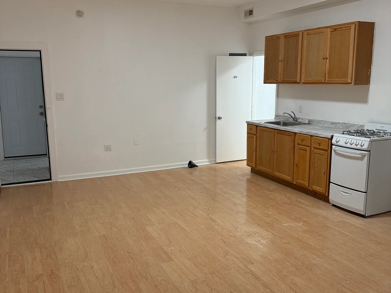 2 bed, 800 sqft, $1,400 — Photo 4