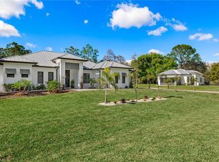 105 14th St NE, Naples, FL 34120