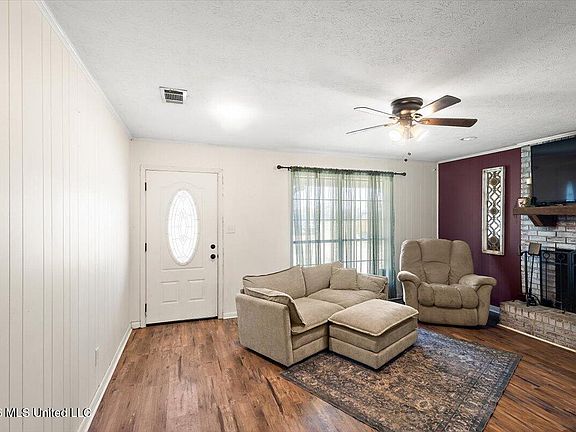 3rd image of 2081 Johnston Rd