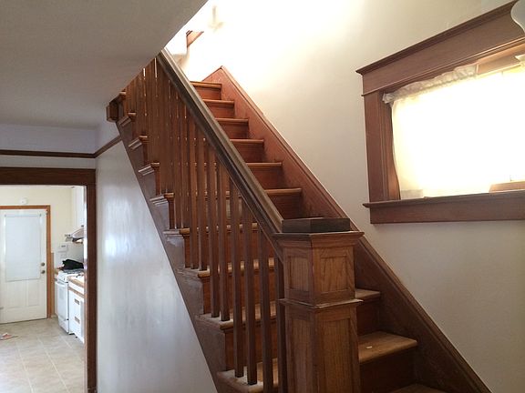 3rd image of 207 1st St