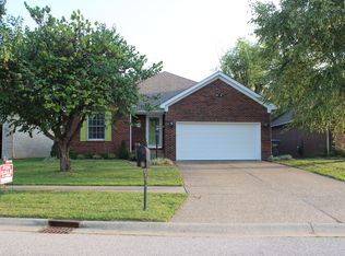 700 Auburn Oaks Dr, Louisville, KY 40214