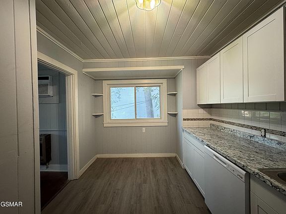 5th image of 409 Eastgate Rd