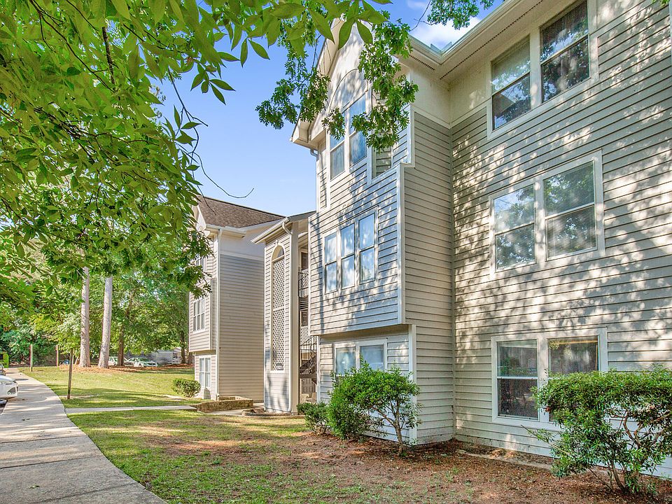 1st image of 1021 Wood Creek Dr APT 3