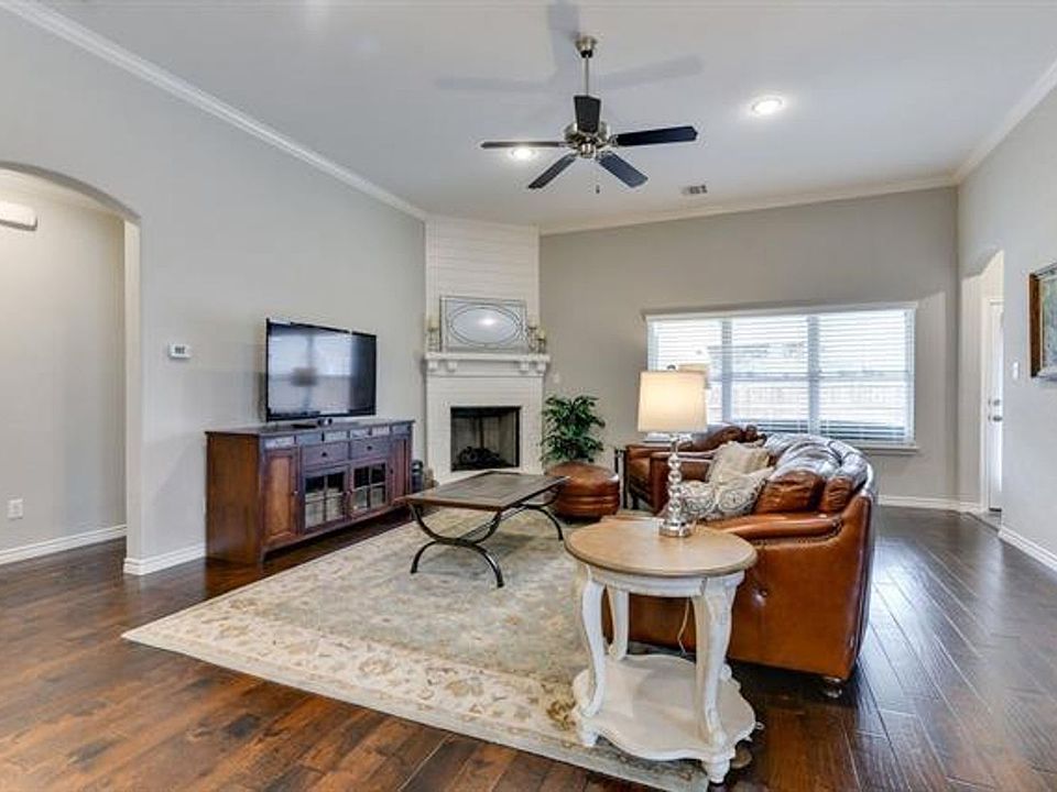 1st image of 305 Parkview Dr