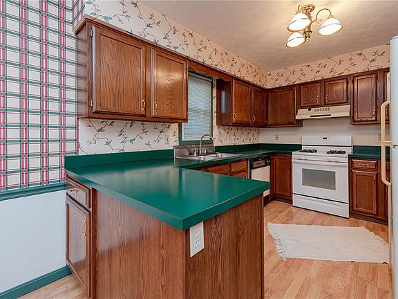 5th image of 10690 Stapleton Dr