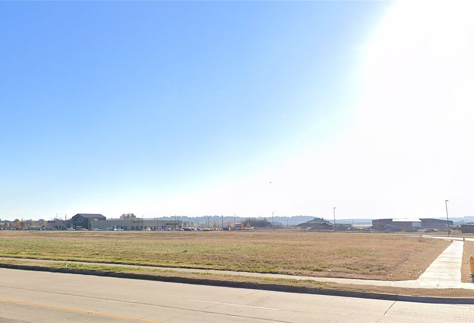 2nd image of Phoenix Ave #4A