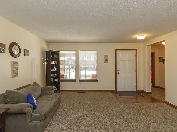 3rd image of 8121 Lawrence Woods Pl