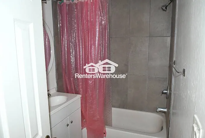 1 bed, 1.0 bath, 500 sqft, $1,095 — Photo 2