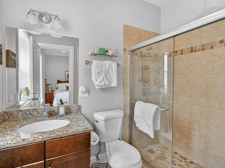 Hinman Court Condos — Photo 20