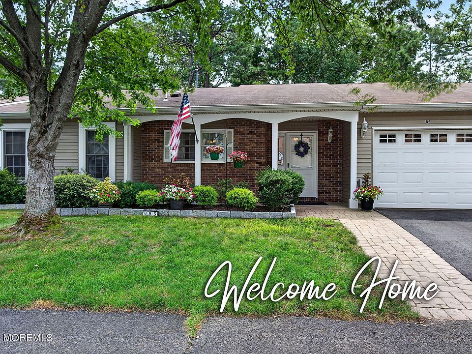 1st image of 85 Woodshill Drive N