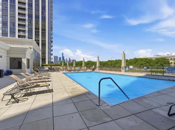 233 E 13th St APT 1604, Chicago, IL 60605
