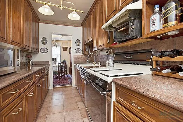 Sold by Akam Sales and Brokerage | media 5