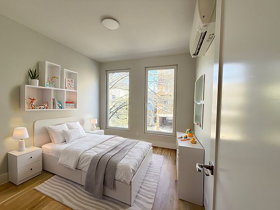 5th image of 27 Newell St #2