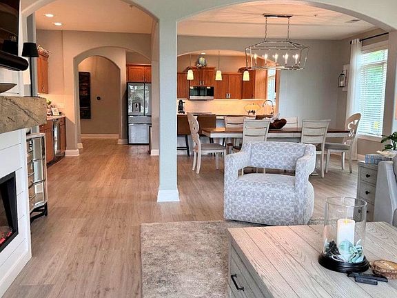 4th image of 650 E Hiawatha Dr #306