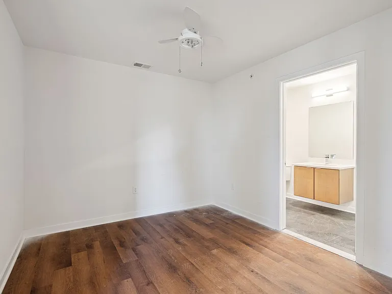 Graduate Pointe — Photo 148