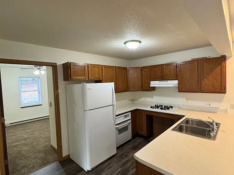 PIONEER BLUFF APARTMENTS — Photo 50