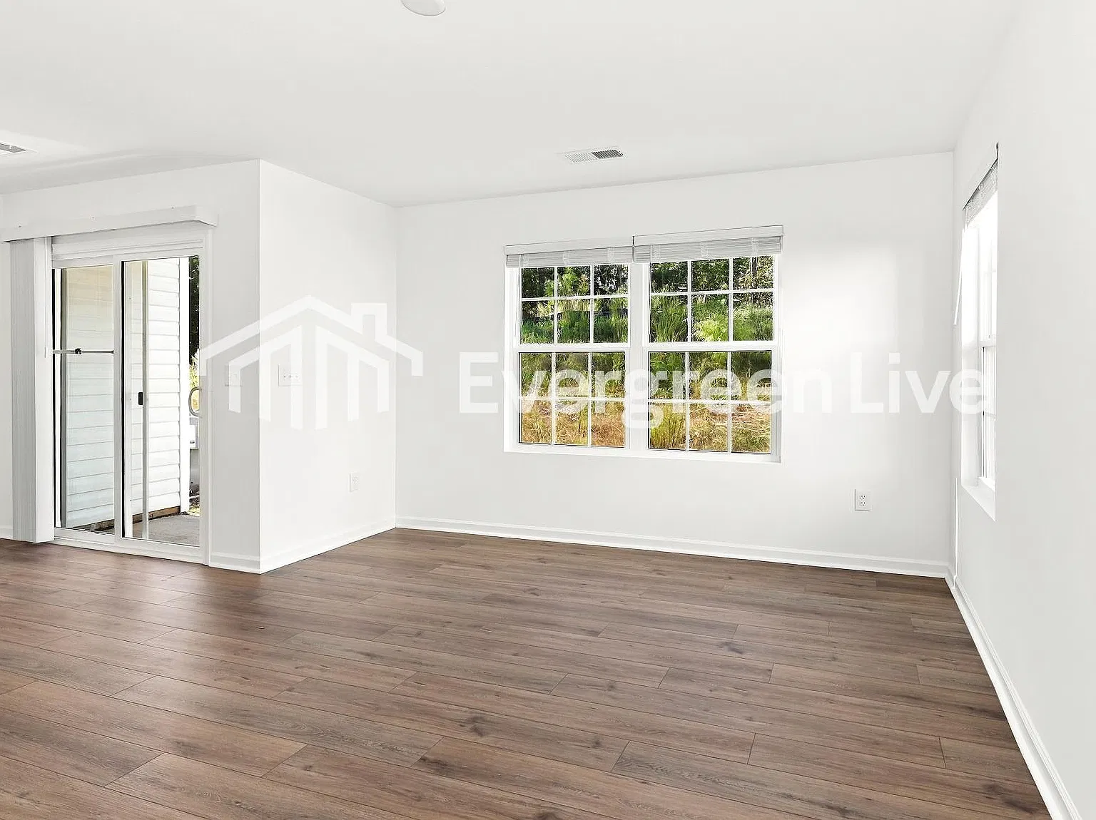 3 bed, 3.0 bath, 1403 sqft, $1,705 — Photo 3