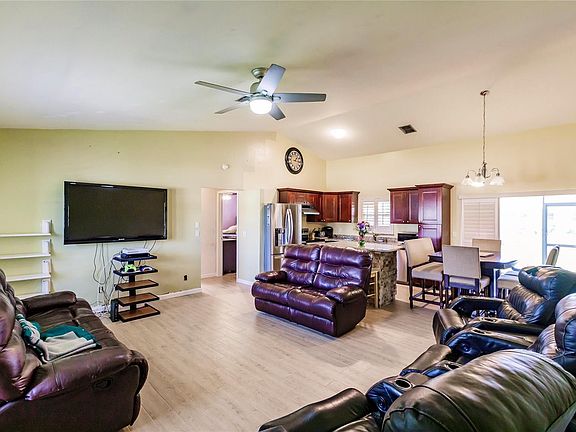 3rd image of 2206 SE 18th Pl