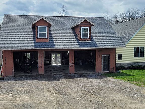 Attached 3 bay garage 