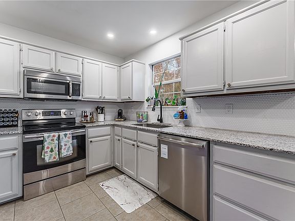2nd image of 8 Dinton Cir