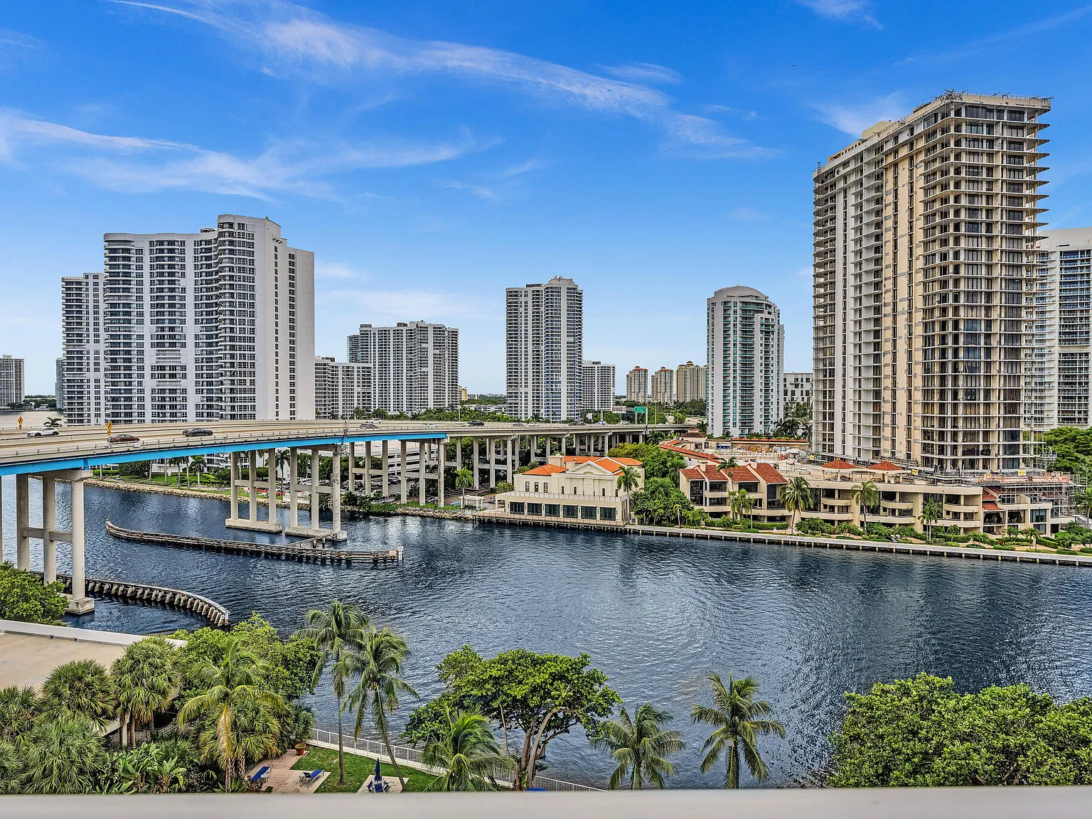 2 bed, 2.0 bath, 1525 sqft, $3,500 — Photo 2