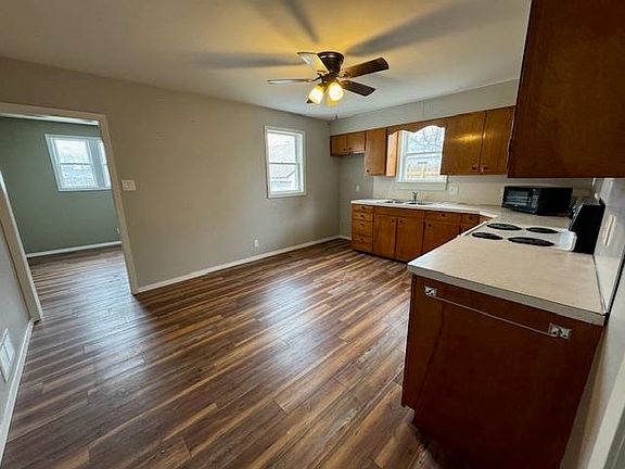 3rd image of 425 Margaret St