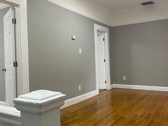5th image of 1371 York St