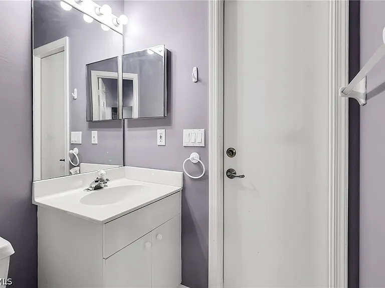 22203 Seashore Cir — Photo 28