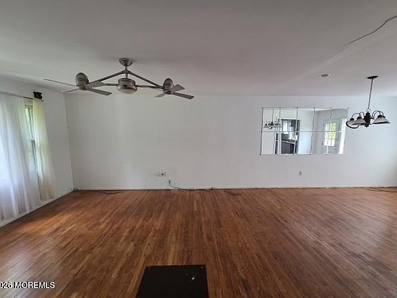 3rd image of 350 Bartley Road