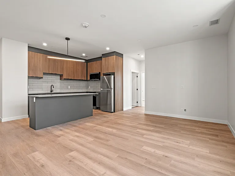 736 8th Ave SW — Photo 55