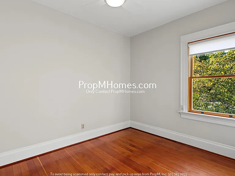 2233 SE Taylor St — Photo 12