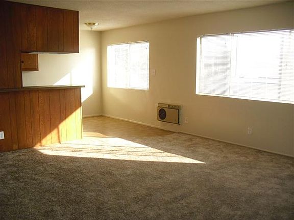 4th image of 5915 Woodruff Ave APT 4