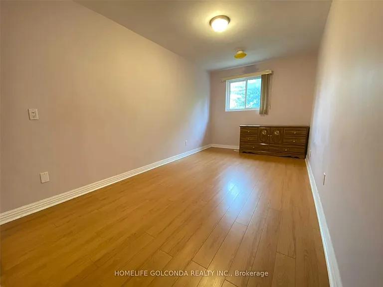 6 La Peer Blvd — Photo 12